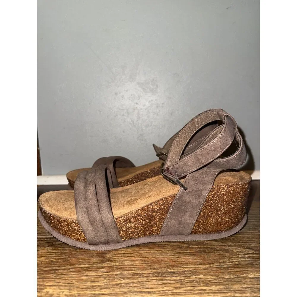 Maurice’s‎ Cami Comfort Wedge Heel Size 10